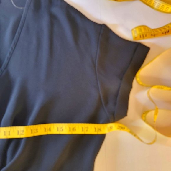 Beautiful Cropped Blouse V Neck Short Sleeve Size M - Picture 8 of 12